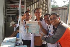 Aktor Lawas Ini Ikut Nikmati Naik Bus Transjakarta dengan Rp 50