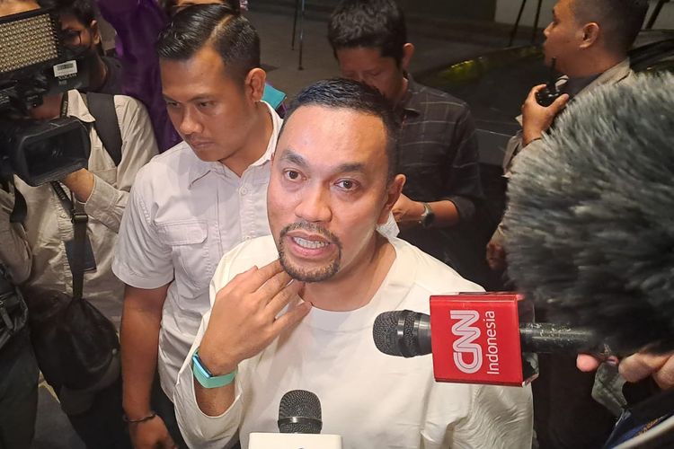 Bendahara Umum Partai Nasdem Ahmad Sahroni saat ditemui di Nasdem Tower, Jakarta Pusat, Kamis (5/10/2023) dini hari. 