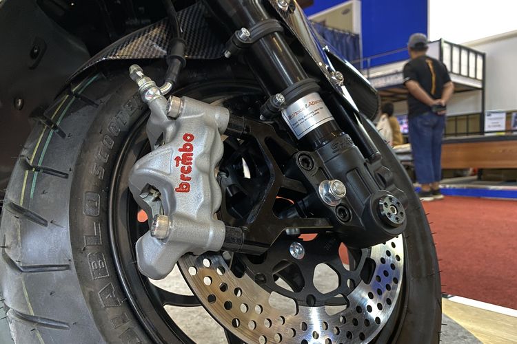 Motor listrik Kool EV Bima pakai cakram rem Brembo dan ban Perelli Diablo Scooter