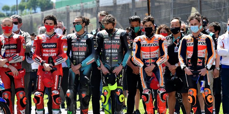 Pebalap MotoGP diam selama satu menit sebagai penghormatan untuk pebalap Moto3 Jason Dupasquier, yang meninggal pada usia 19 tahun karena kecelakaan saat kualifikasi di Grand Prix Italia, sebelum dimulainya balapan MotoGP balapan MotoGP Italia di Mugello pada Minggu 30 Mei 2021.