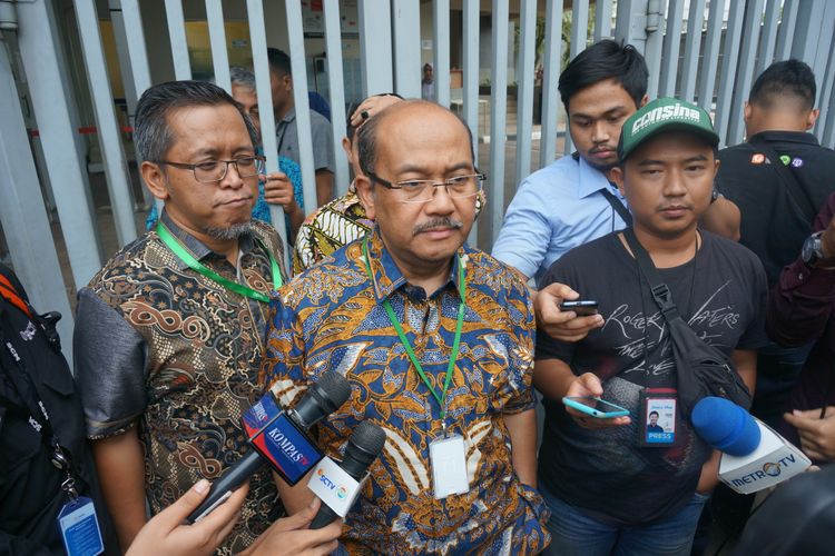 Kuasa hukum mantan Direktur Utama PT PLN Sofyan Basir, Soesilo Aribowo,  saat ditemui di Rutan Cabang KPK, Senin (4/11/2019) sore.