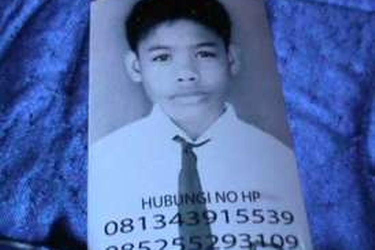 Rifai, bocah 13 tahun di POlewali Mandar Sulawesi barat hilang sejak 4 bulan lalu. Kedua orang tuanya bingung dan sudah melakukan upaya pencarina ke berbagai tempat namun tak kunjung menemukan jejak anaknya. Orang tua Rifai berharap polisi bisa menemukan keberadaan anaknya.