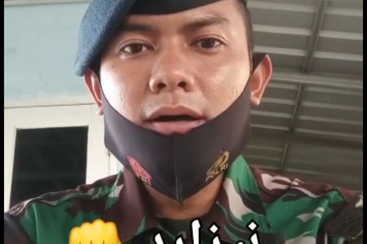 Screenshot from a video of Indonesian Air Force NCO Sergeant BDS welcoming Islamic Defenders Front or FPI head Habib Rizieq Shihab home from exile in Saudi Arabia