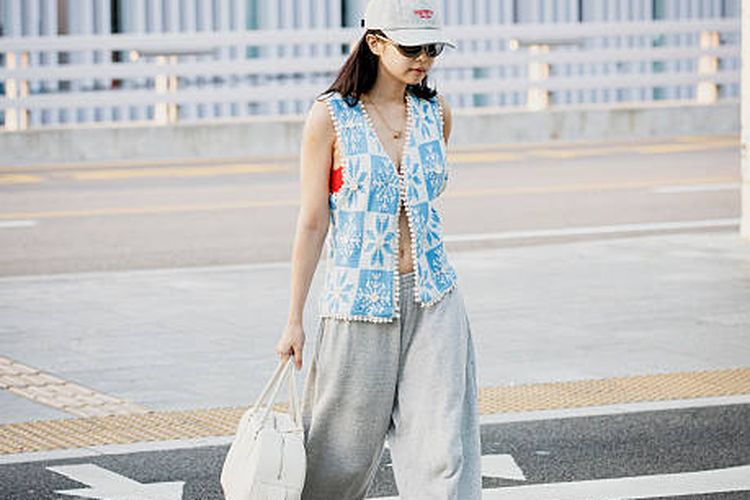 INCHEON, SOUTH KOREA - JULY 11: Jennie of BLACKPINK is seen leaving Incheon International Airport for attending for attending 'DEADLINE' World Tour in Los Angeles on July 11, 2025 in Incheon, South Korea. (Photo by LEE JEONG MU/Imazins via Getty Images)