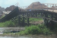 Jembatan Penghubung Antar-desa Ambruk, tetapi Warga Malah Enggan Diperbaiki