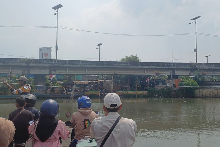 Cuma 2 Menit Menyeberang, Eretan Kali Angke Jadi Andalan Warga Pluit-Kapuk Jakut Hindari Macet