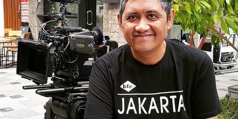 Yapon porno shou Ayollar kiyimidagi erkak jinsiy aloqa