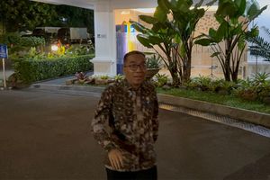 Malam-malam, Mendikti Naik Motor Patwal Temui Prabowo ke Istana