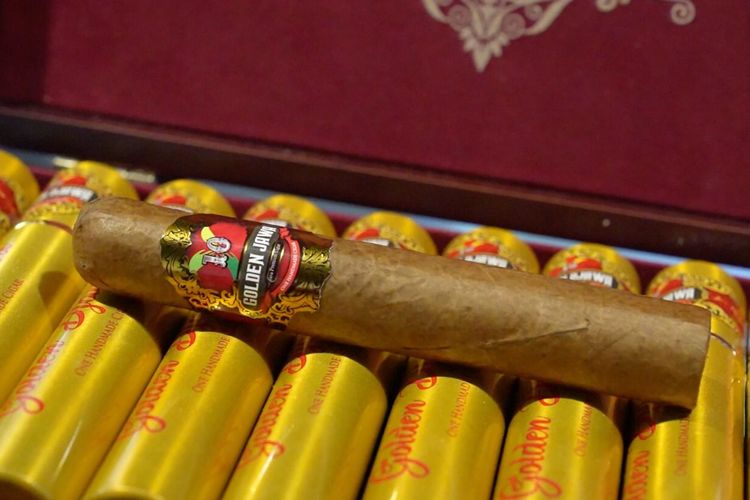 Salah satu produsen cerutu adalah Golden Djawa, anak perusahaan PTPN X itu berhasil menduniakan kenikmatan cerutu Jember hingga ke Eropa. Pemilihan bahan baku sampai proses produksi yang dilakukan secara handmade adalah kunci produk Golden Djawa menjadi cerutu kelas premium kualitas ekspor.