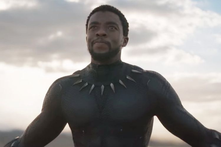 Chadwick Boseman sebagai  Black Panther.