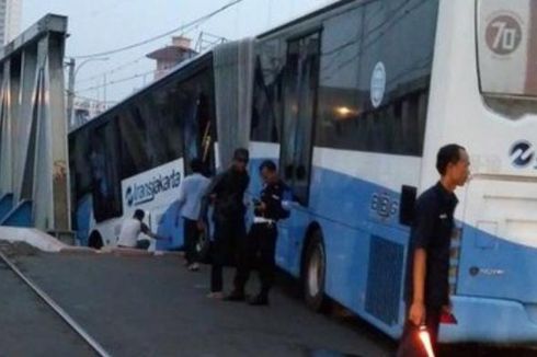 PT Transjakarta Sebut Palang Pelintasan Kereta Tak Tertutup Saat Insiden