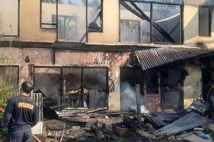 Warung makan di Kelurahan Sukasada, Kecamatan Sukasada, Kabupaten Buleleng, Provinsi Bali, ludes diduga dibakar, Sabtu (11/11/2023). 