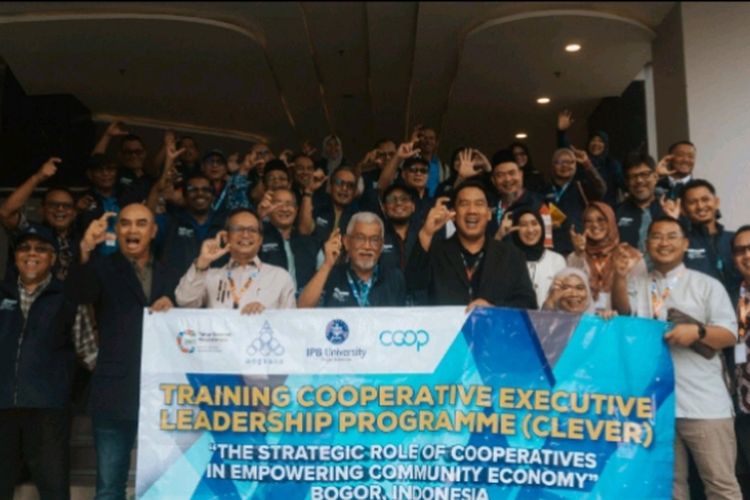 Kunjungan peserta program CLEVER ke Koperasi ASTRA Internasional