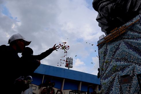 Di Hari Terakhirnya Mendukung Arema, Rizky Datang ke Kanjuruhan Memakai Sepatu Baru Impian