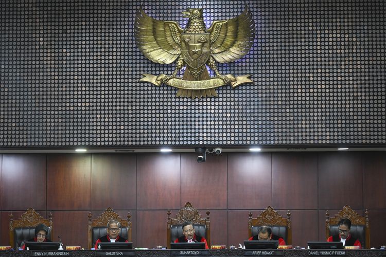 MK, Kritik, dan Batas Kehormatan Presiden