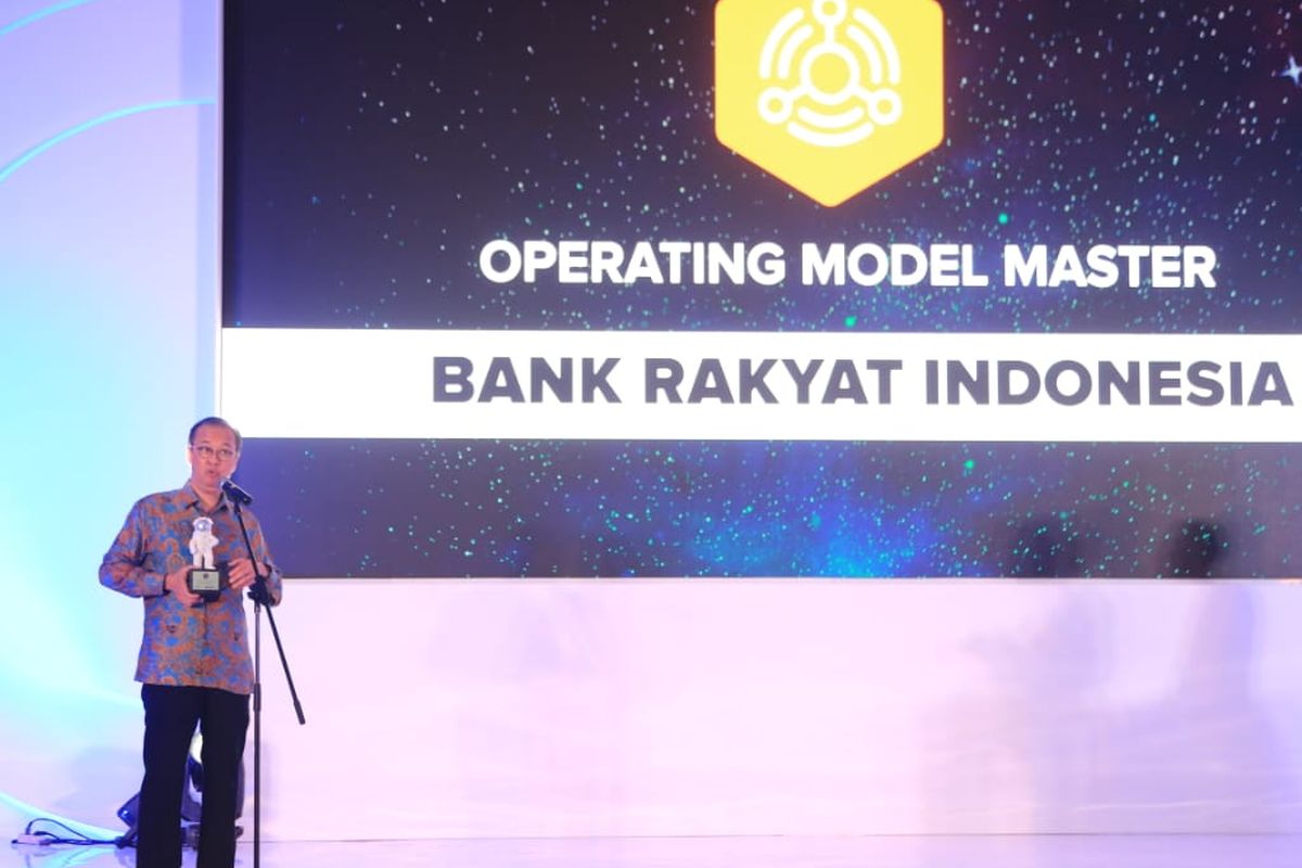 Direktur Teknologi Informasi dan Operasi Bank BRI Indra Utoyo saat mendapatkan penghargaan dari IDC, Kamis (12/9/2019).