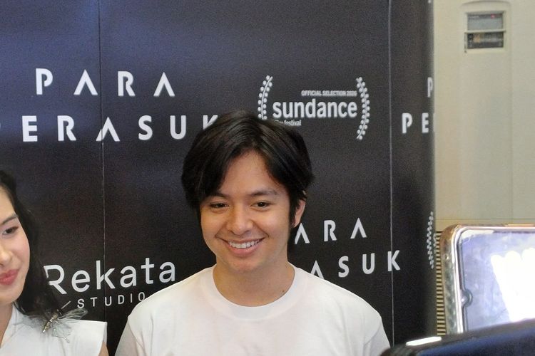 Wregas Bhanuteja Beberkan Alasan Angga Yunanda Jadi Manusia Silver di Film Para Perasuk