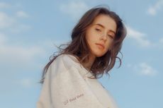 Lirik dan Chord Lagu White Flag - Clairo