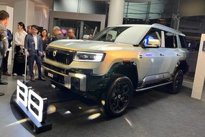 SUV Mewah Denza B8 Tampil Perdana di Jakarta, Mau Masuk Indonesia?