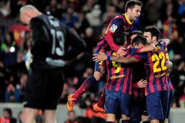 Para pemain Barcelona merayakan gol Pedro ke gawang Malaga pada lanjutan Liga BBVA, Minggu atau Senin (27/1/2014) dini hari WIB. 