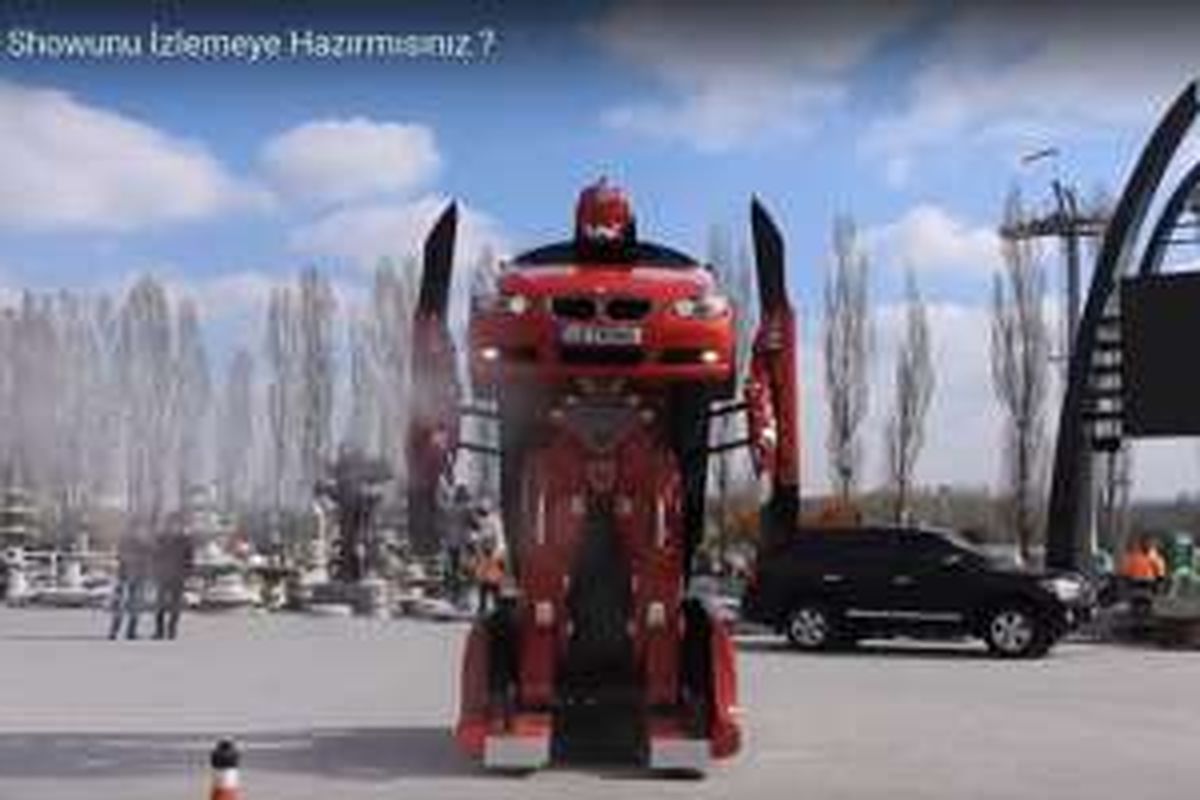 Robor raksasa buatan Letvision Turki.