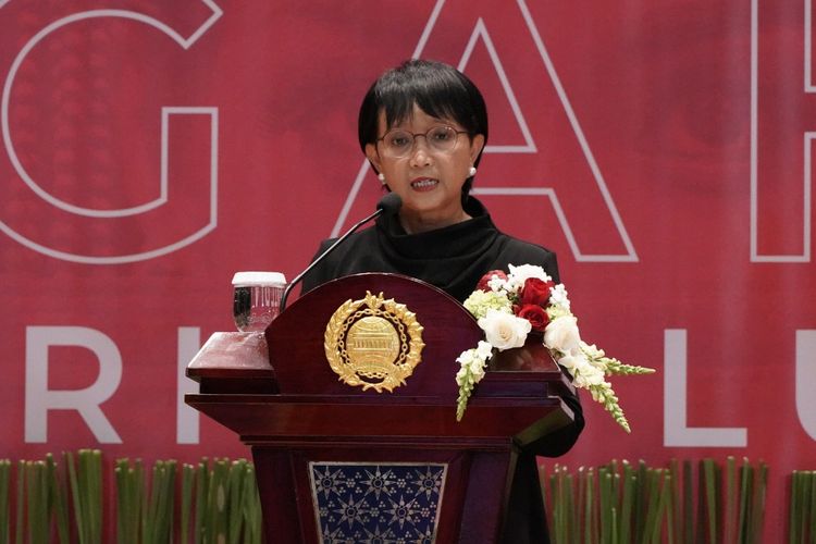 Indonesian Foreign Minister Retno Marsudi delivering her speech in an event. 