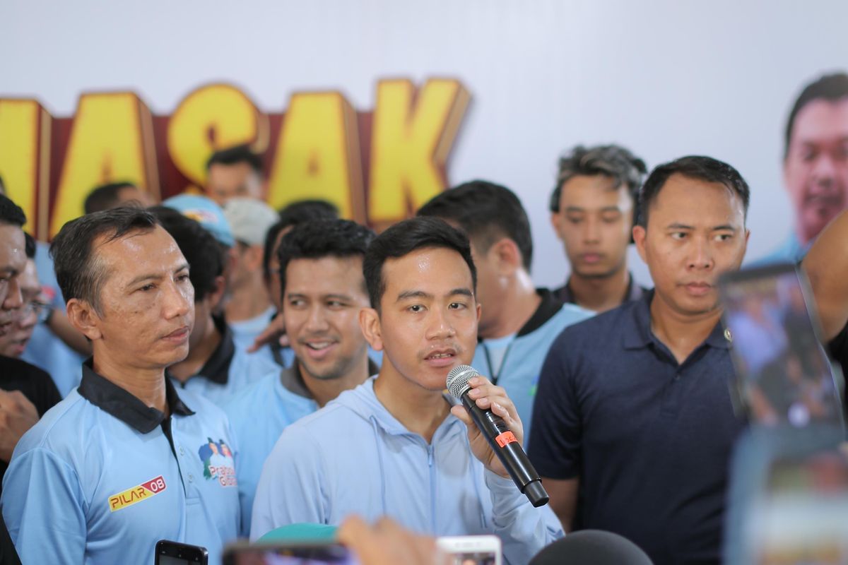 Gibran Rakabuming Raka saat menghadiri acara masak bersama di Banyuwangi, Rabu (10/1/2024).