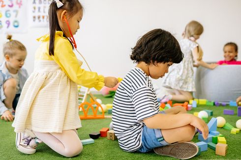 3 Alasan Penting untuk Ajarkan Anak Merawat Mainan