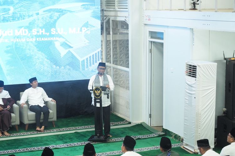 Menko Polhukam Mahfud MD menyampaikan tausiyah di Ibu Kota Nusantara, Kalimantan Timur, pada Kamis (13/4/2023) malam.