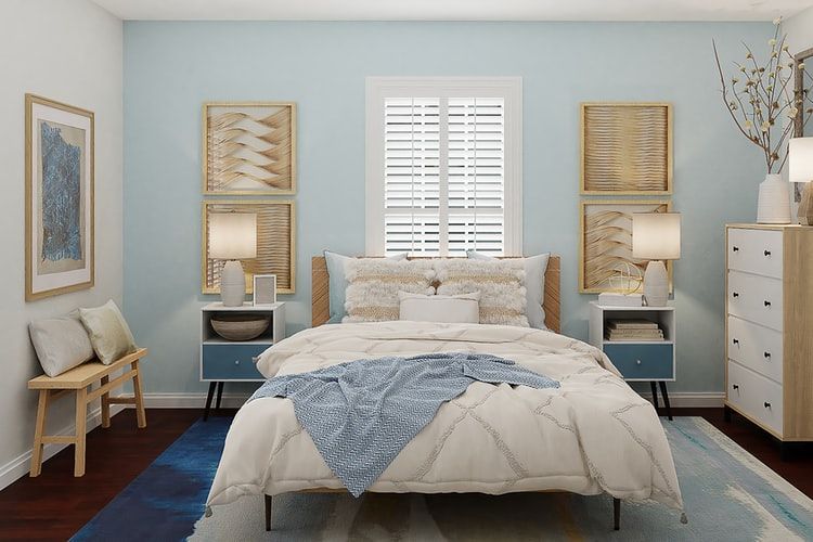 Pilih dan gunakan cat dinding dengan warna terang, seperti putih, krem, atau pastel untuk kamar tidur sempit agar terlihat nyaman dan mudah dipadukan.