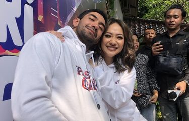 Reza Rahadian dan Bunga Citra Lestari di kawasan Duren Tiga, Jakarta Selatan, Selasa (20/6/2023).
