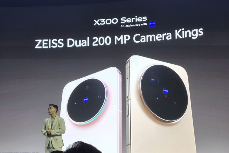 Vivo resmi merilis ponsel flagship terbarunya di Indonesia, Vivo X300 series, pada Kamis (20/11/2025). Ada dua model yang dibawa yaitu Vivo X300 reguler (kiri) dan Vivo X300 Pro (kanan). 