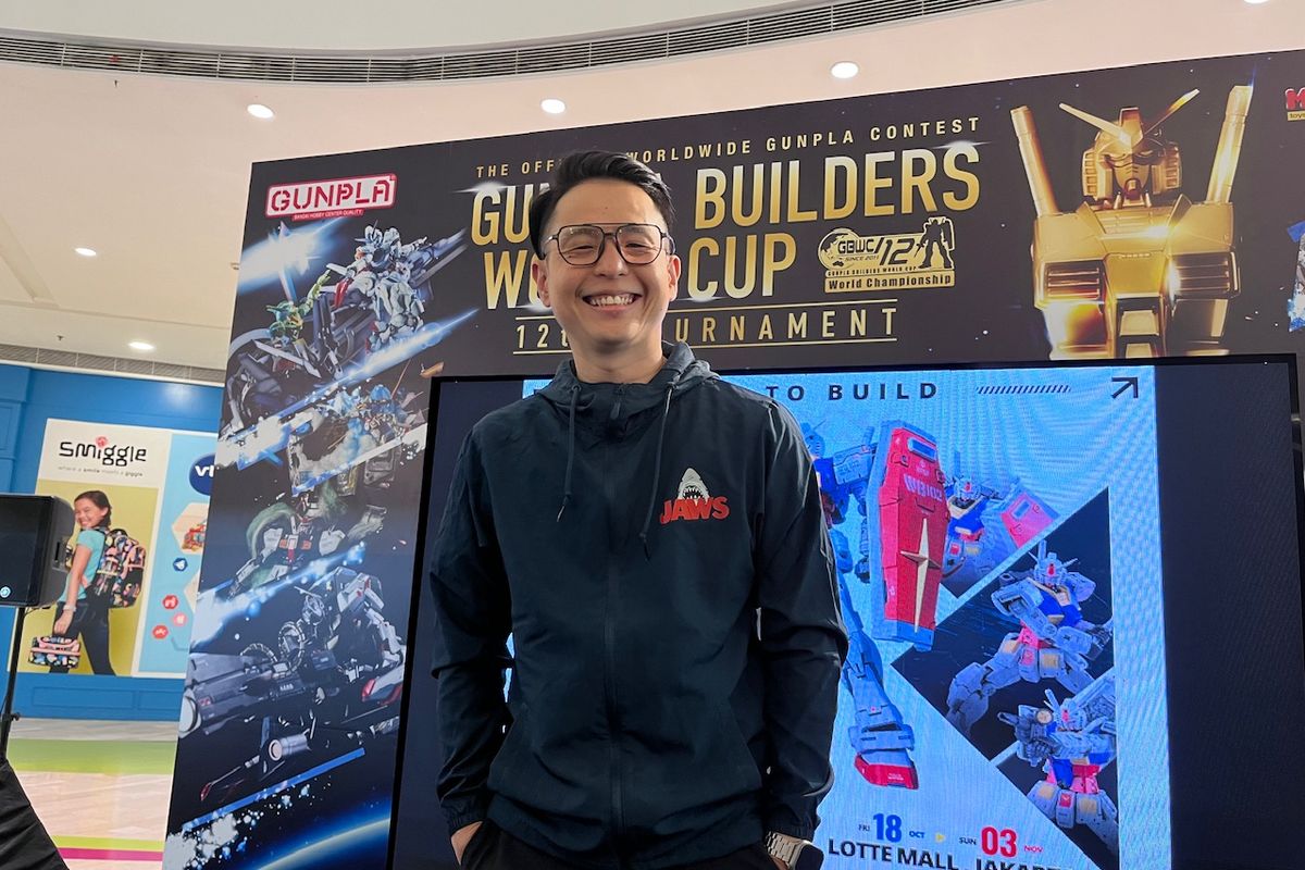 Ernest Prakasa dalam acara Bandai Spirits Hobby Exhibition di daerah Kuningan, Jakarta Selatan, Jumat (18/10/2024). 