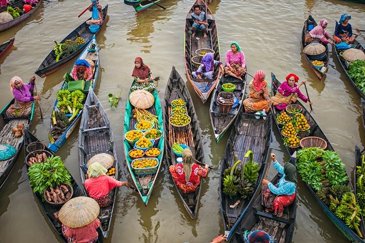 Pasar apung di Kalimantan Selatan DOK. Shutterstock/dani daniar