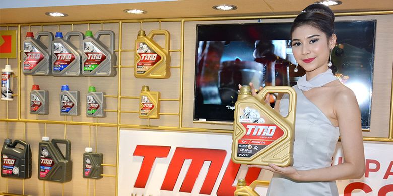 Toyota Astra Motor (TAM) meluncurkan oli diesel merek Toyota Motor Oil (TMO) baru, 5W-30 ACEA A5/B5, di Gaikindo Indonesia International Auto Show (GIIAS), Senin (14/8/2017). 