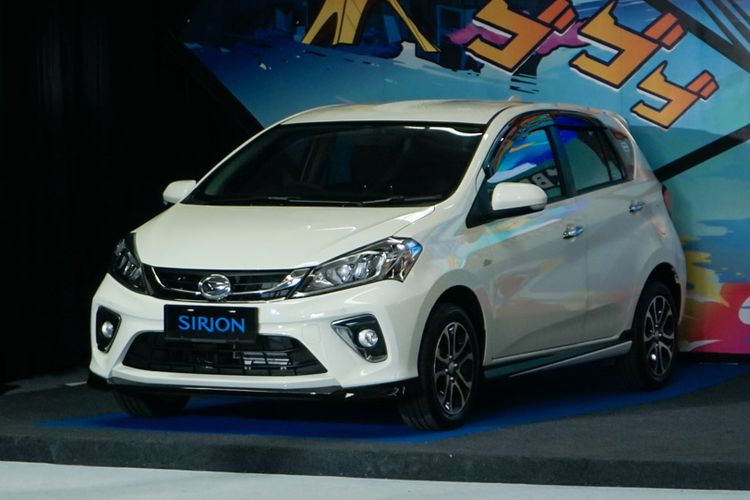 Peluncuran Daihatsu Ayla dan Sirion terbaru, Kamis (19/3/2020) dilakukan melalui live streaming akibat penyebaran virus Corona. Pembaruan di kedua model terbilang minim namun diharapkan dapat memacu pasar LCGC dan Hatchback yang melambat akibat kondisi ekonomi dan global. Foto : ADM