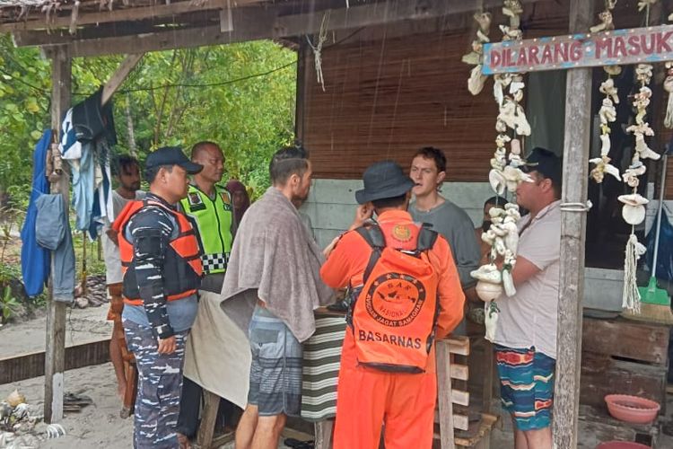 Enam dari tujuh penumpang motor boat, yang hilang kontak di perairan Sarang Alu dan Kepulauan Banyak, Kabupaten Aceh Singkil akhirnya ditemukan oleh tim pencarian SAR.