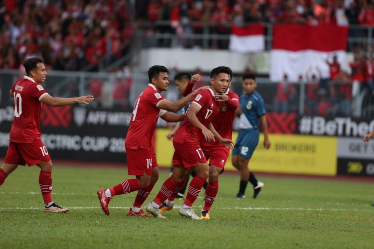 Ekspresi skuad timnas Indonesia setelah berhasil menjebol gawang Brunei Darussalam via Syahrian Abimanyu (17) pada laga Grup A Piala AFF 2022 di Stadion Kuala Lumpur, Malaysia, pada Senin (26/12/2022). Selanjutnya, Indonesia akan bertandang ke markas Filipina pada pertandingan keempat Grup A di Stadion Rizal Memorial, Manila, Filipina, Senin (2/1/2023).