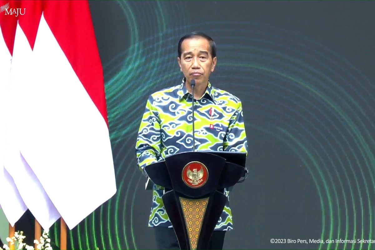 Presiden Joko Widodo saat menghadiri acara BNI Investor Daily Summit 2023 di Hutan Kota Gelora Bung Karno, Jakarta, Selasa (23/10/2023).