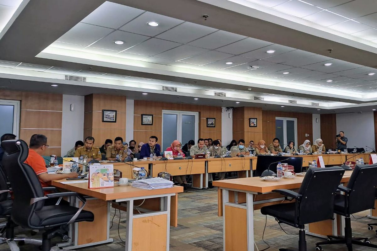 Rapat antara Komisi A DPRD DKI Jakarta dengan Pemerintah Provinsi DKI Jakarta soal Upah PJLP, Senin (12/6/2023).