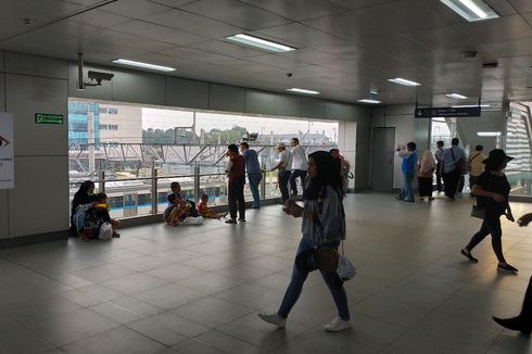 Beredar Video Penumpang MRT Cekcok dan Saling Dorong, Ini Penjelasannya...