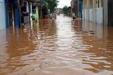 Banjir Genangi Jalan di Cikampek Karawang, Timbulkan Kemacetan Panjang