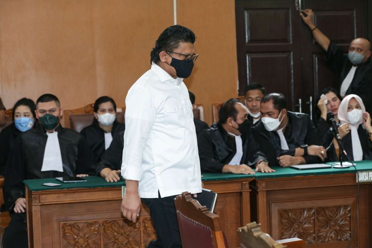 Terdakwa kasus dugaan pembunuhan berencana terhadap Nofriansyah Yosua Hutabarat atau Brigadir J, Ferdy Sambo menjalani sidang putusan di Pengadilan Negeri Jakarta Selatan, Senin (13/2/2023).