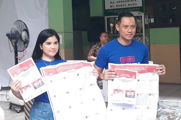 AHY dan istri di TPS Petogogan, Jakarta Selatan, Rabu (17/4/2019).