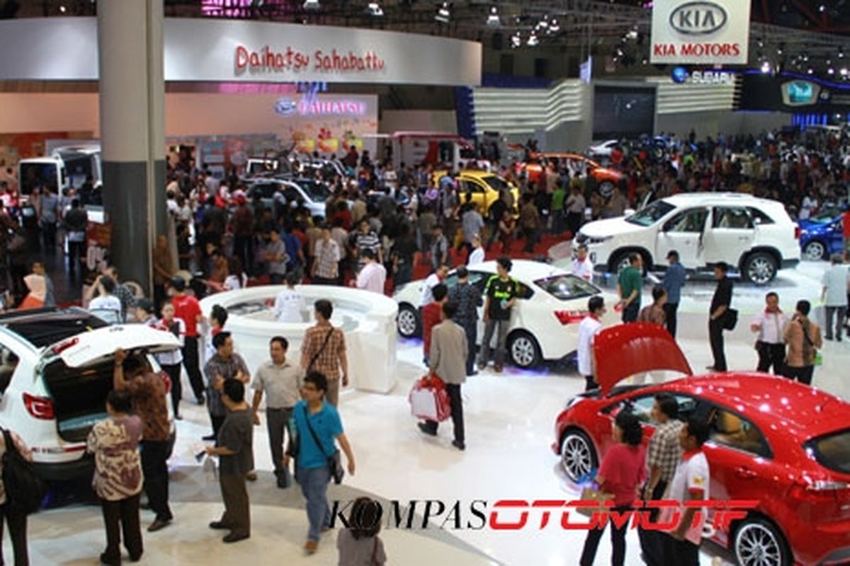 Penjualan mobil di IIMS 2012 melampui target