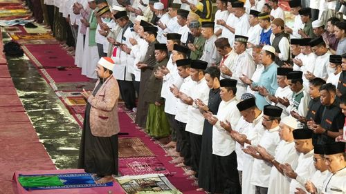 Ikuti Shalat Subuh Berjemaah, Walkot Makassar Minta Warga Hindari Intimidasi Jelang Pilkada