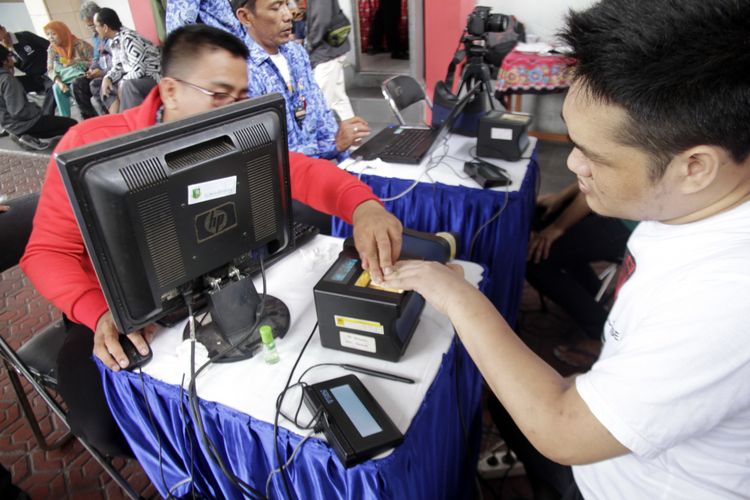 Proses perekaman e-KTP di Lapas Nyomplong, Sukabumi, Jawa Barat, Kamis (17/1/2019).