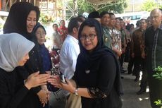 Berpakaian Serba Hitam, Menlu Retno Tiba di Rumah Duka di Semarang