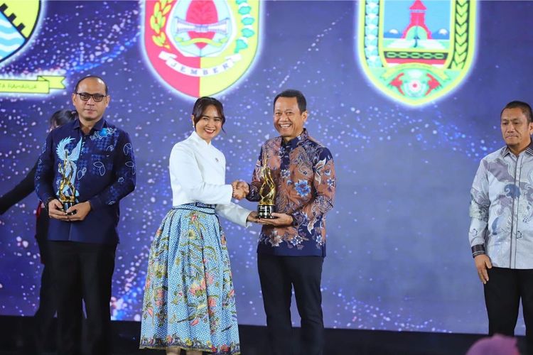 Kudus Raih Apresiasi Daerah Peduli Inovasi Ekonomi Kreatif, Bupati Sam’ani: Kreativitas Lokal Jadi Kekuatan Ekonomi Masyarakat