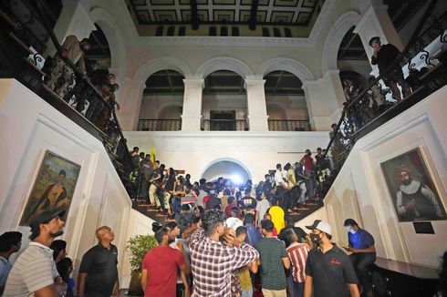 Sri Lanka Pecat Polisi yang Main Piano di Istana Presiden Saat Diserbu Massa